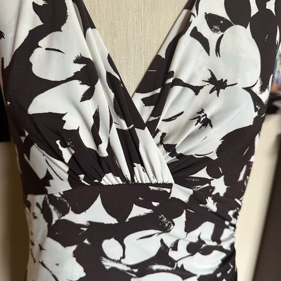 Lauren Ralph Lauren V-Neck Sleeveless Brown and White Floral Dress. Size 8 - Picture 2 of 8